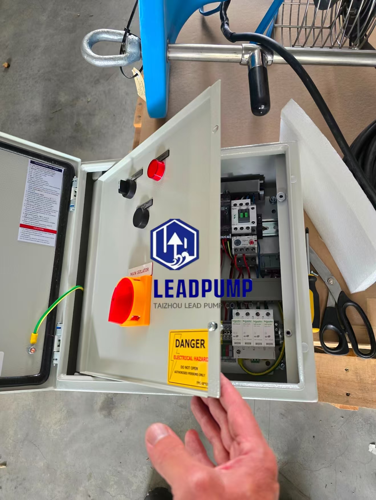 Taizhou chì Pump Co., LTD cung cấp giải pháp tủ điều khiển năng lượng tùy chỉnh để đáp ứng với những thay đổi quy định mới